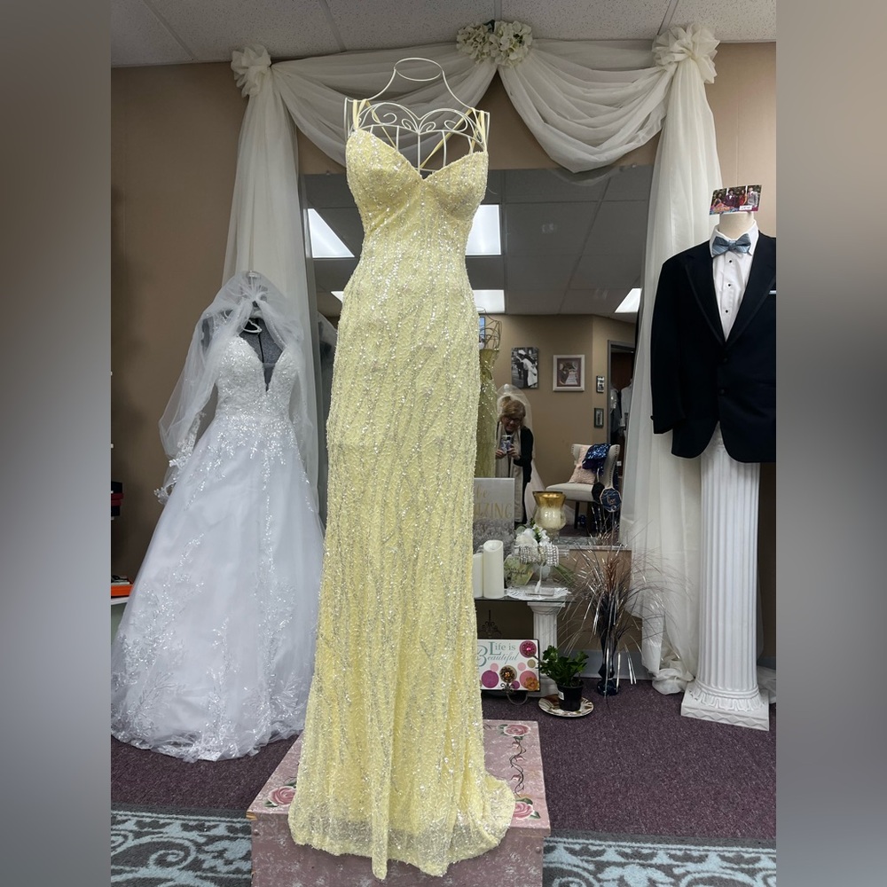 B. Smart Pale Yellow Beaded Prom Gown